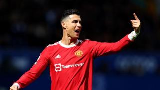 Fans Ini Dipukul Ronaldo, Tangannya Lebam dan HP Hancur