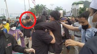 Apa Kabar Pria Pertama yang Pukul Ade Armando?