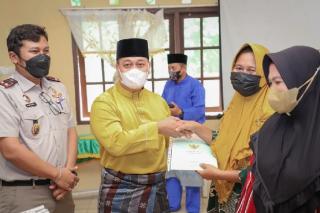 Bupati Nizar Serahkan Sertifikat Tanah Gratis untuk Masyarakat Singkep Pesisir
