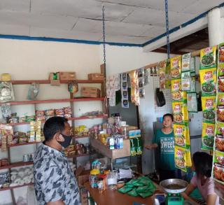 Kapolsek Teluk Bintan Sambangi Kedai-kedai Pantau Migor dan Sembako