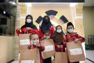 Konjen Singapura Berbagi Kasih ke Anak Panti Rezky Ilahi di Batam