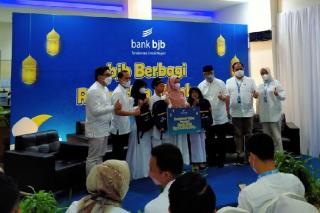 Safari Ramadan Bank bjb Santuni Anak Yatim di Batam