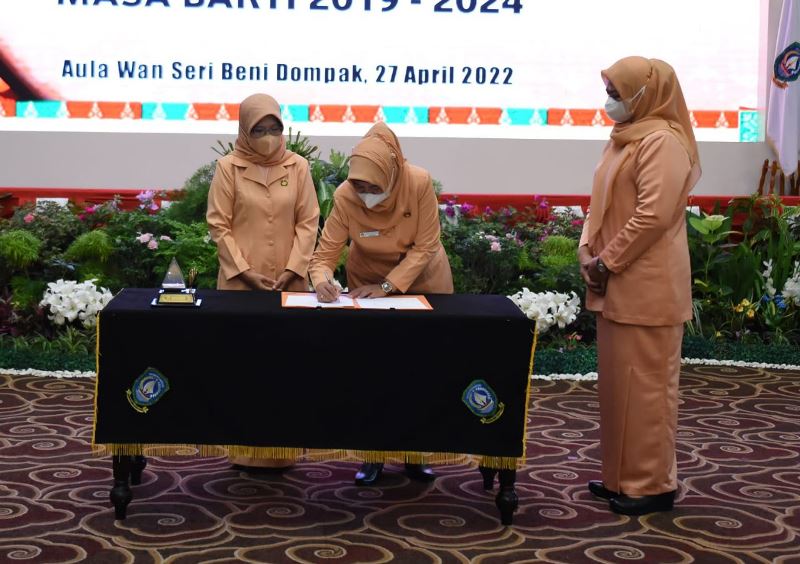 Nong Rochaiza Adi Prihantara Resmi Jabat Ketua DWP Kepri 2019-2024