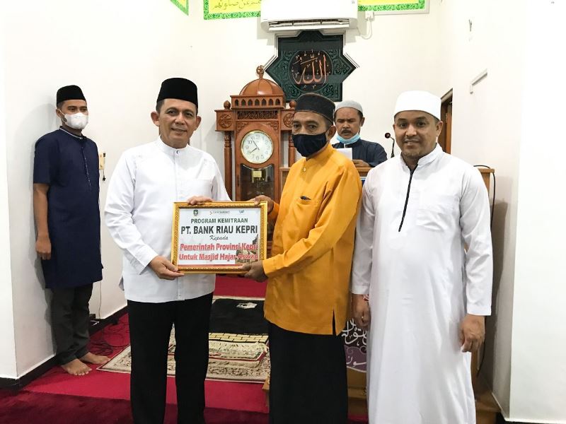 Gubernur Ansar Safari Ramadan di Masjid Hajar Aswad Batu Hitam