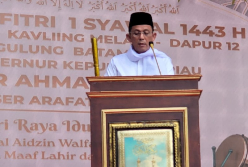 Jadi Khatib Salat Idul Fitri di Sagulung, Gubernur Ansar Singgung Peran Orang Tua