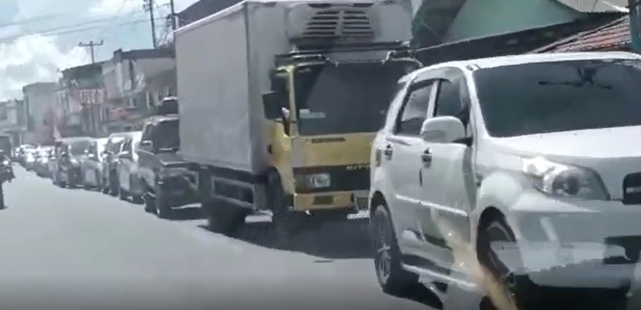 Pemobil Terjebak Antrean di Pelabuhan ASDP Tanjunguban Berhari-hari