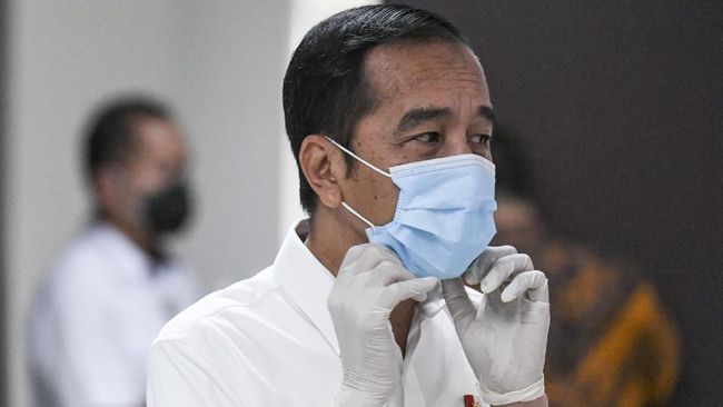 Jokowi Izinkan Lepas Masker, Dokter Paru Masih Sarankan Minimal Satu Lapis