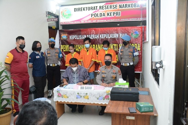 Polda Kepri Musnahkan 255 Gram Sabu Hasil Tangkapan 3 Tersangka di Batam
