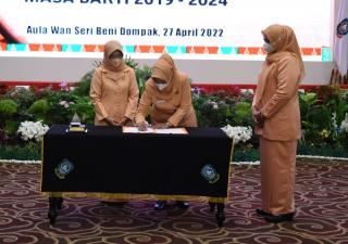 Nong Rochaiza Adi Prihantara Resmi Jabat Ketua DWP Kepri 2019-2024