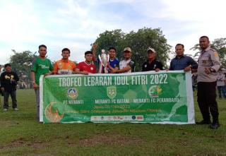 Tim Perantau dari Batam Juara Turnamen Sepakbola Lebaran di Meranti