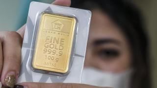 Ternyata Ini Biang Kerok Harga Emas Terus Merosot