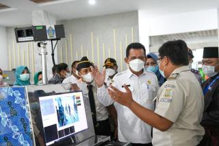 2 Tahun Dihentikan, Gubernur Ansar Lepas Pelayaran Perdana Karimun-MalaysiaÂ 