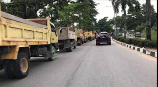 Pasokan Solar Terbatas, Antrean Panjang Terjadi di SPBU Poros Karimun