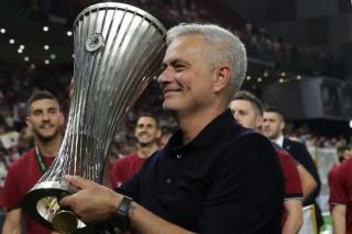 Rekor Mentereng Mourinho Usai Bawa Roma Juara Conference League