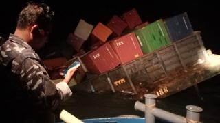 TNI AL Siaga Antisipasi Kontainer Berserak di Laut Karimun