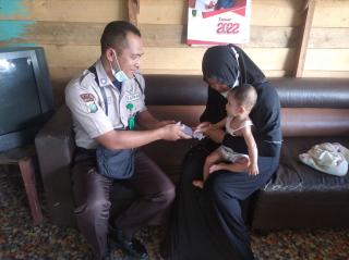 FKPS Natuna Salurkan Donasi untuk Bayi Annasya Penderita Jantung Bocor