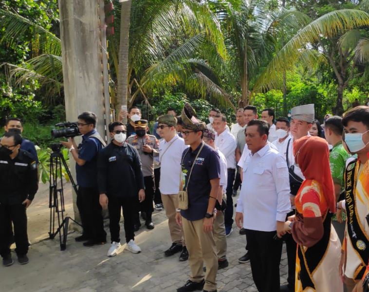 Menteri Sandiaga Terpukau Potensi Mangrove Pandang Tak Jemu Batam