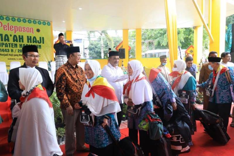 Adat Tepuk Tepung Tawar Lepas Calon Jemaah Haji Karimun
