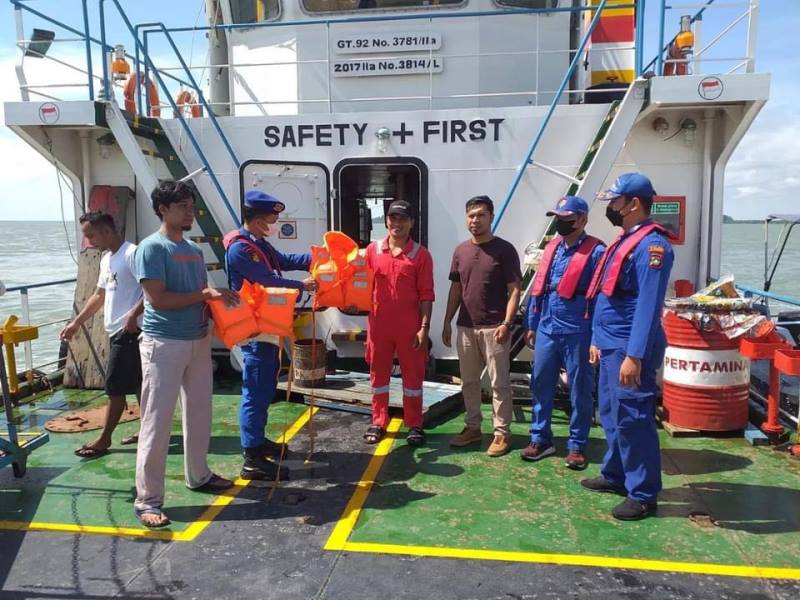 Polairud Karimun Ingatkan Pengguna Transportasi Laut Waspada Cuaca Ekstrem