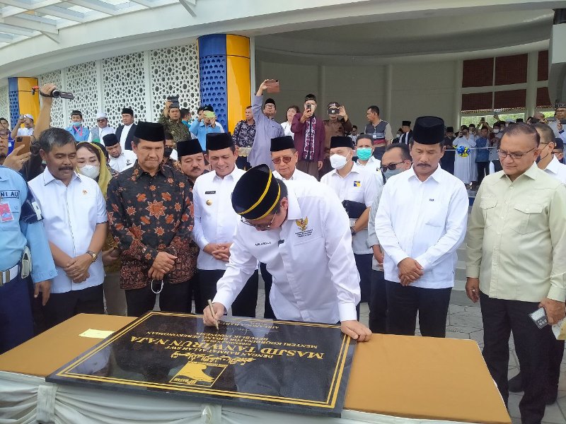 Jumat Berkah, Menteri Airlangga Resmikan Masjid Tanjak Hang Nadim