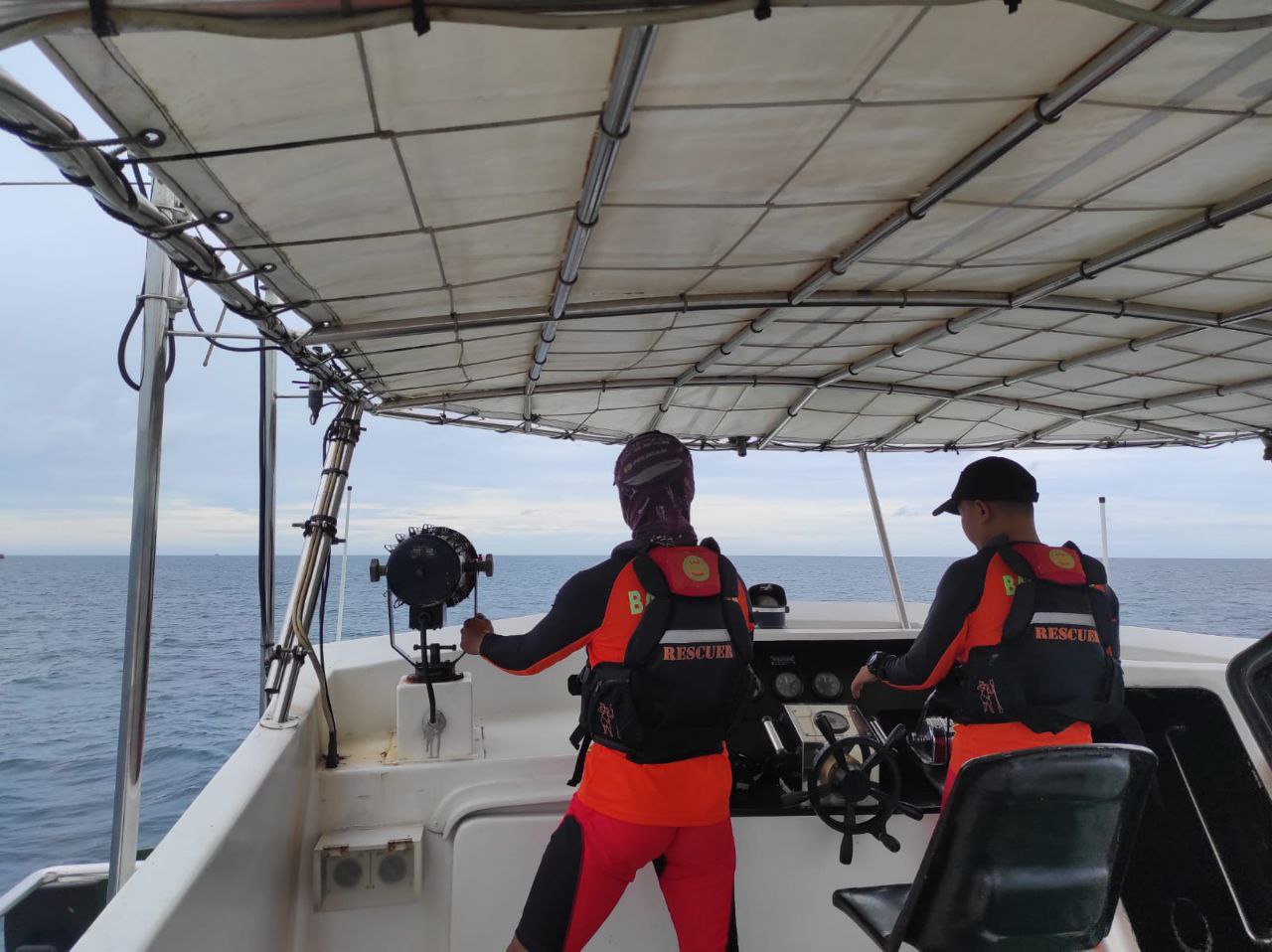Kapal Jaring Ikan Terbalik di Pulau Mapur Bintan, 1 Kru Hilang