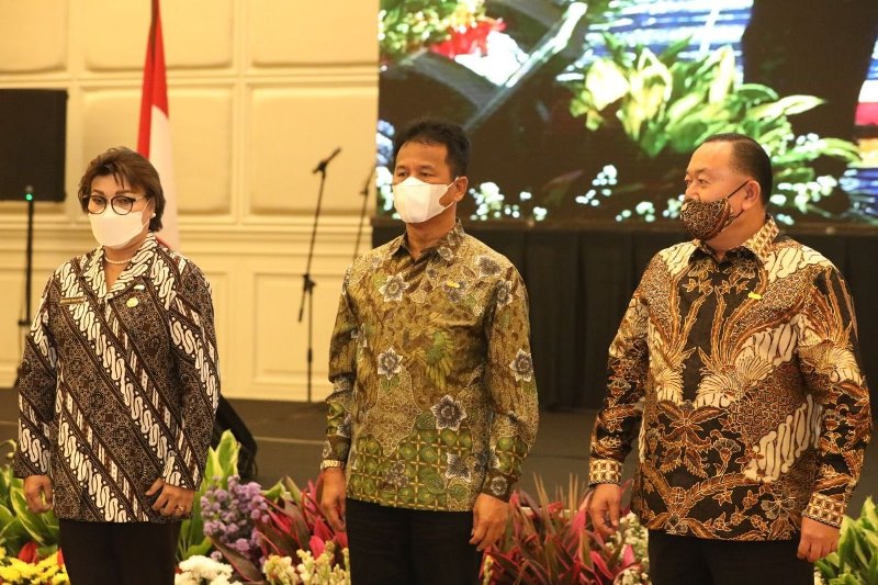 Kepala BP Batam Terima Anugerah Bintang Bhakti Tri Dharma Nararya