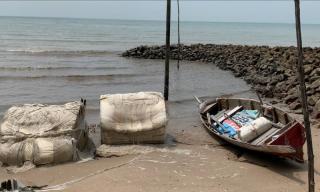 Gulungan Bahan Tisu Ganggu Nelayan Pesisir Pongkar Karimun