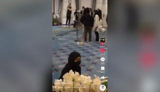 Haru, Nabila Ishma Bersimpuh di Samping Peti Jenazah Eril