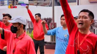 Bukannya Pakai Merah, Gibran Malah Berbaju Manchester City di Sekolah PDIP