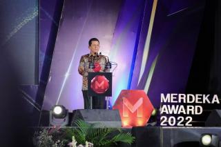 Gubernur Ansar Raih Penghargaan Inovatif untuk Negeri Merdeka Award 2022