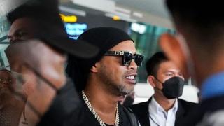 Tiba di Indonesia, Ronaldinho Dijemput Raffi Ahmad