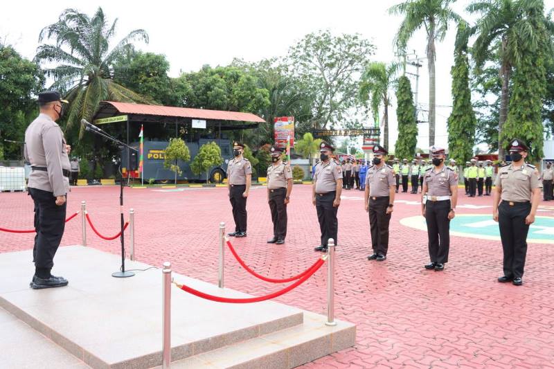 Kado Hari Bhayangkara: 29 Personel Polres Karimun Naik Pangkat