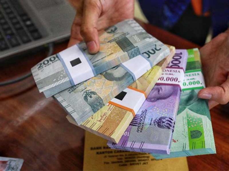 Nilai Tukar Rupiah Semakin Merosot, Nyaris Rp 15 Ribu Per Dolar AS