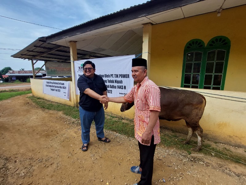 TJK Power Sumbang Sapi Kurban untuk Warga Sekitar Tanjung Kasam Batam