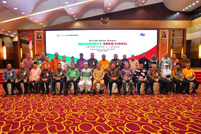 Pesan Gubernur Kepri Ansar dan Gubri Syamsuar untuk Insan BRK Syariah