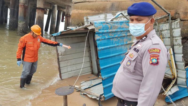 Penampakan Pos Jaga PT MOS Karimun yang Diterbangkan Angin Kencang