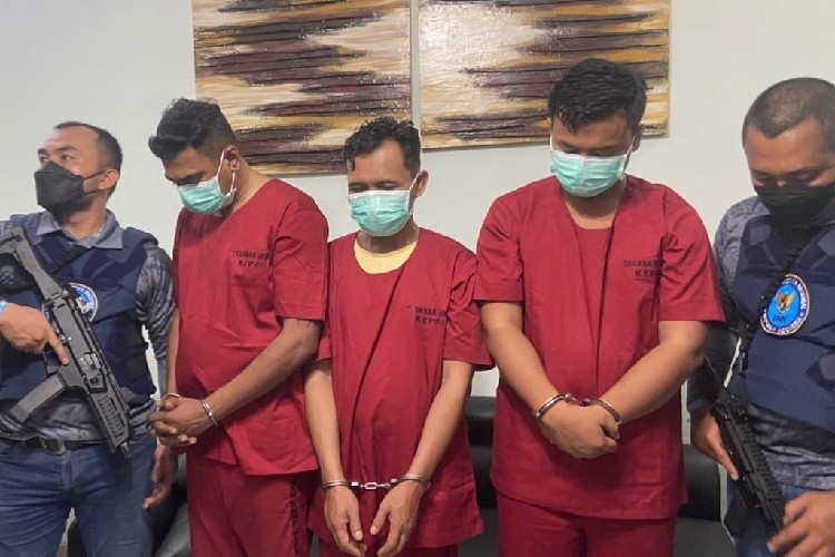 Tiga Pria Diciduk saat Penggerebekan `Pabrik` Sabu di Batam, Ada Mantan Polisi