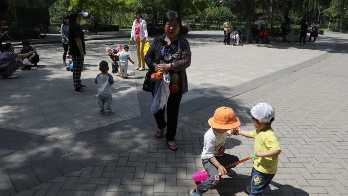 Populasi China Diprediksi Mulai Menyusut Sebelum 2025