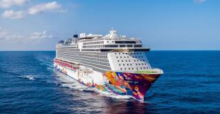 Kapal Pesiar Genting Dream Singgah di Kepri Bawa Ribuan Wisman