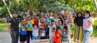 Rajawali Muda Salurkan Paket Makanan Bernutrisi untuk Anak di Batam
