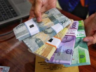 Nilai Tukar Rupiah Semakin Merosot, Nyaris Rp 15 Ribu Per Dolar AS