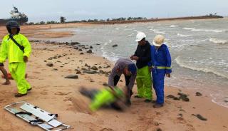 Dua Karyawan PT MOS Ditemukan Tewas di Bibir Pantai Galangan