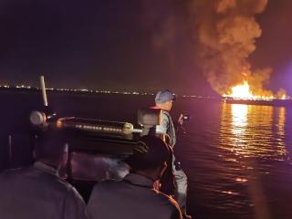 KLM Murah Rejeki Terbakar di Perairan Dermaga 99 Batam