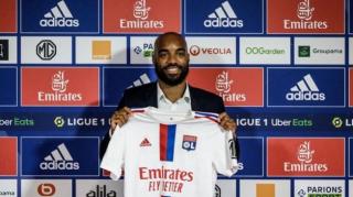 Eks Striker Arsenal Diserang Tawon Jelang Laga Lyon Lawan Feyenoord