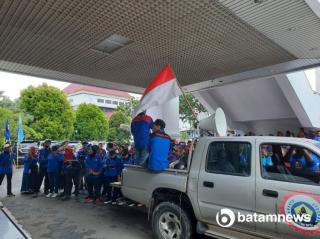 Eks Karyawan Korban PHK Massal PT BBA Unjuk Rasa di DPRD Batam