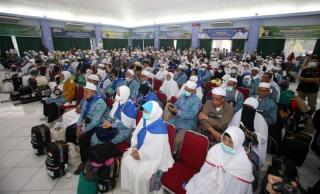 Rudi-Amsakar Sambut Kepulangan Jemaah Haji Debarkasi Batam