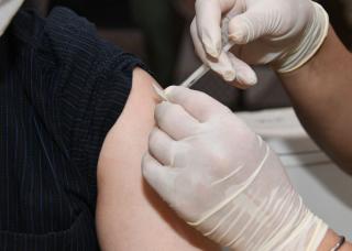 Alasan Pemerintah Beri Vaksin Covid-19 Dosis Keempat ke Nakes