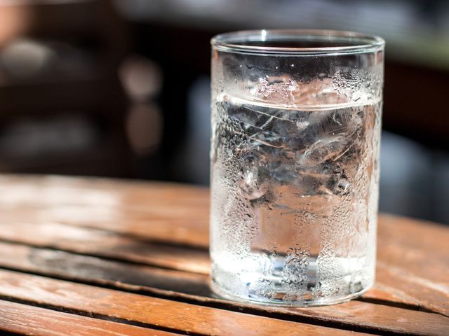 Konsumsi Air Es Bisa Sebabkan Perut Buncit, Mitos atau Fakta?