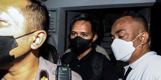 Menanti Nyanyian Bharada E, Sang Whistle Blower