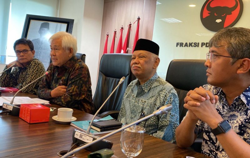 Dewan Pers Serahkan Daftar Inventarisasi Masalah RKUHP ke FPDIP